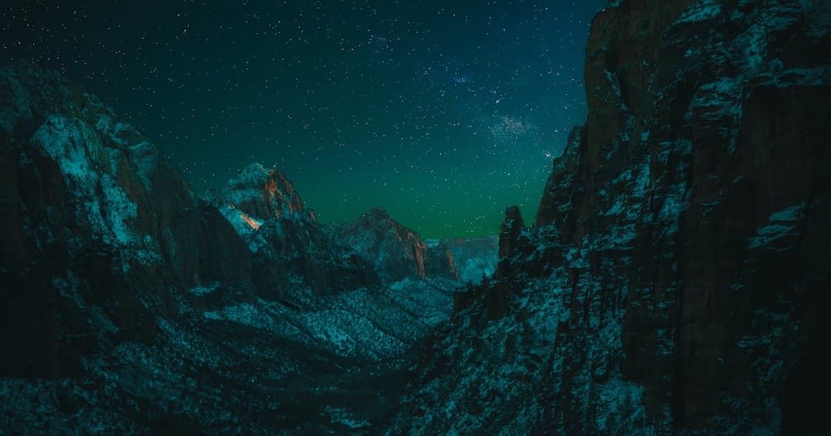 Delta-8 THC vs. Delta-9 THC: Legal Status, Effects, and Safety